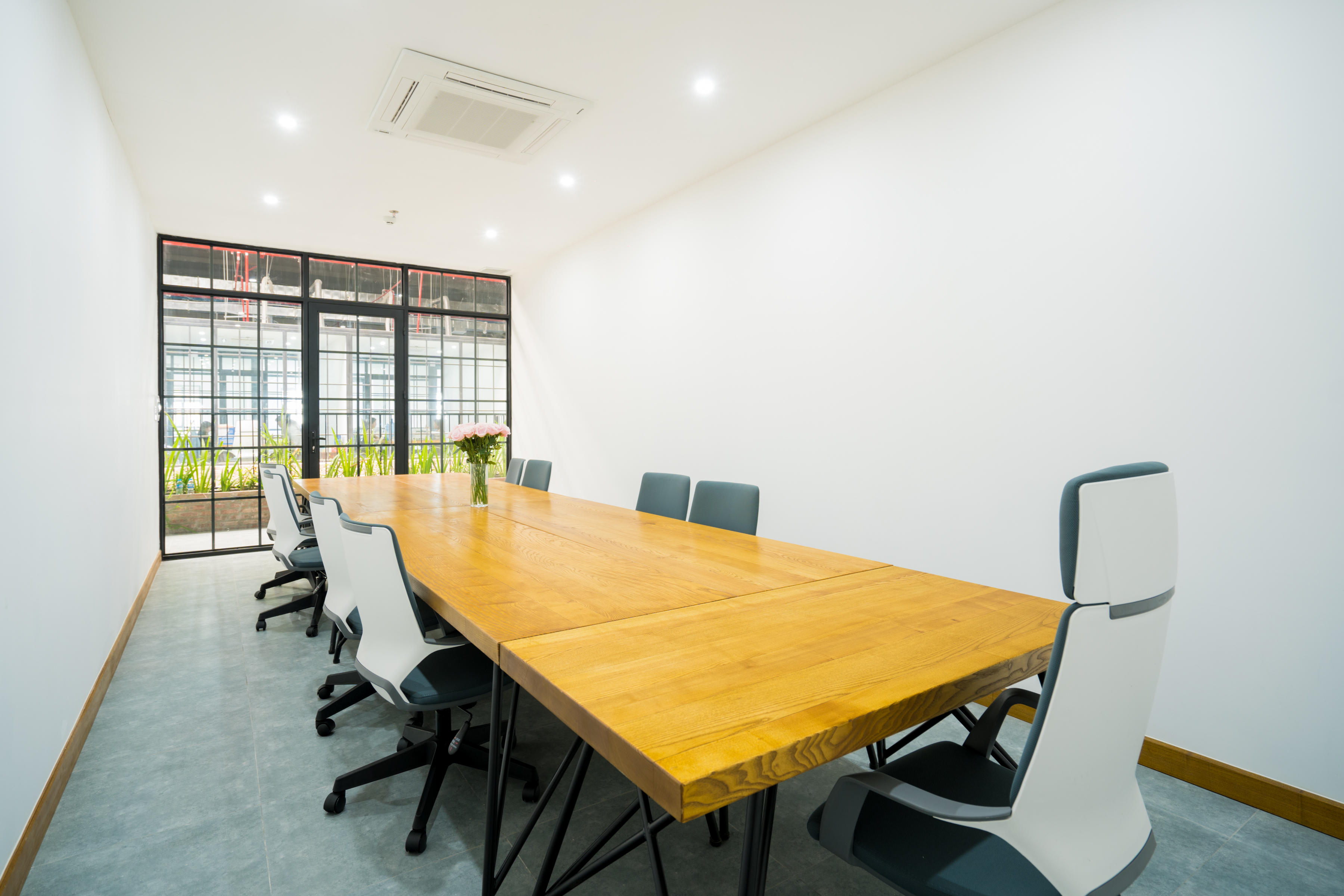 Co- working space office in center of Da Nang (medium size)